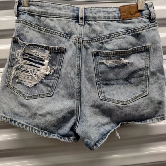 Ladies size 6 American Eagle super distressed mom jean shorts - Picture 5 of 9